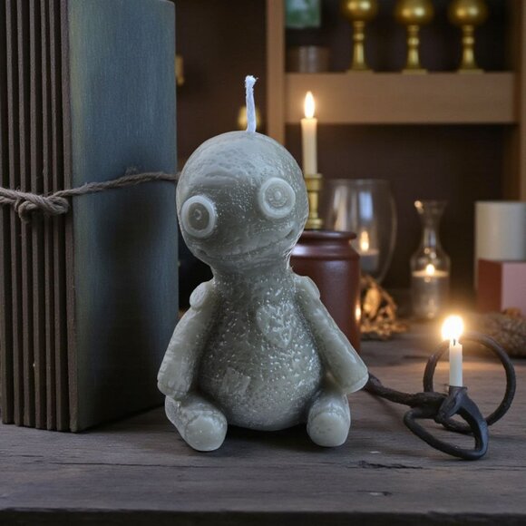 Handmade ✦ Voodoo Doll Candle ✦ Soy Wax Halloween Decor Spooky Collectible NWT - Picture 4 of 11